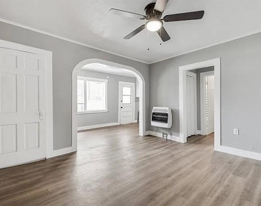 216 E Division Street - Photo Thumbnail 3