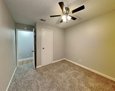 328 Teakwood Lane - Photo Thumbnail 6