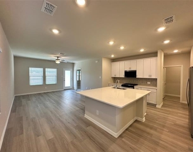 501 Dorothy Drive - Photo Thumbnail 3