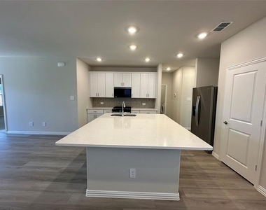 501 Dorothy Drive - Photo Thumbnail 4