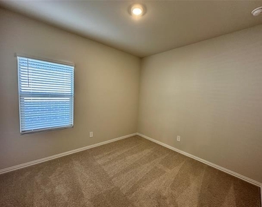 501 Dorothy Drive - Photo Thumbnail 5