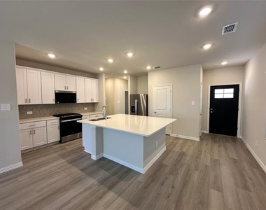 501 Dorothy Drive - Photo Thumbnail 2