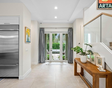 217 Gulfstream Boulevard - Photo Thumbnail 4