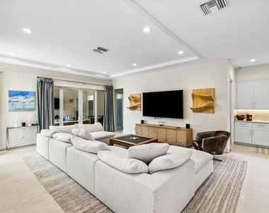 217 Gulfstream Boulevard - Photo Thumbnail 14