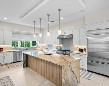217 Gulfstream Boulevard - Photo Thumbnail 7