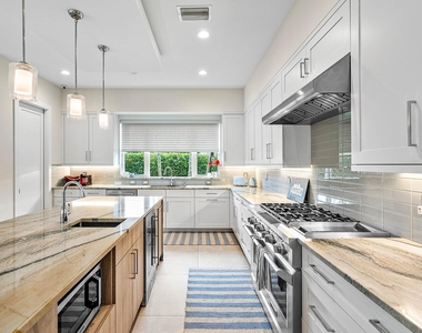 217 Gulfstream Boulevard - Photo Thumbnail 9