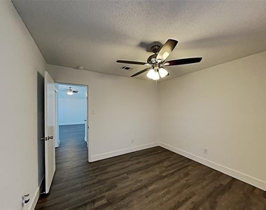 2705 Hidden Springs Drive - Photo Thumbnail 10