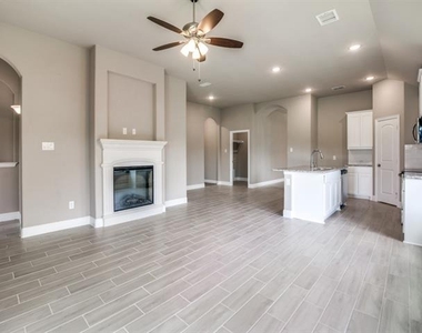 323 Sweetspire Drive - Photo Thumbnail 8