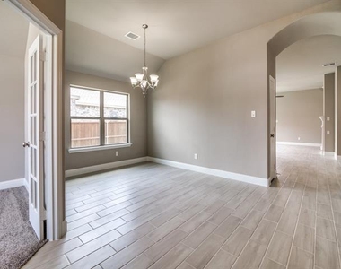 323 Sweetspire Drive - Photo Thumbnail 3