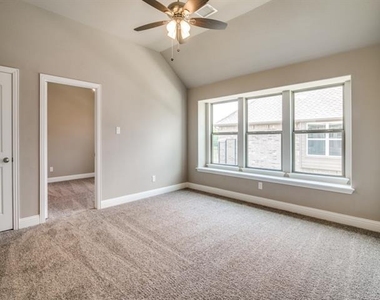 323 Sweetspire Drive - Photo Thumbnail 18
