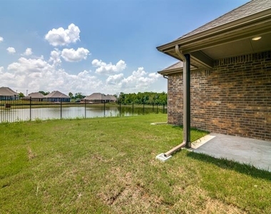 323 Sweetspire Drive - Photo Thumbnail 21