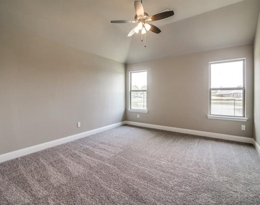 323 Sweetspire Drive - Photo Thumbnail 12