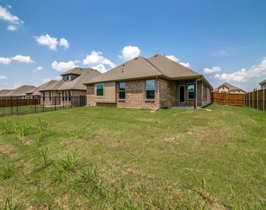 323 Sweetspire Drive - Photo Thumbnail 23