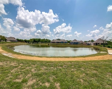 323 Sweetspire Drive - Photo Thumbnail 24