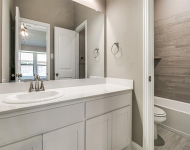 323 Sweetspire Drive - Photo Thumbnail 19