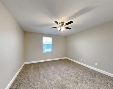 1405 Evergreen Street - Photo Thumbnail 12