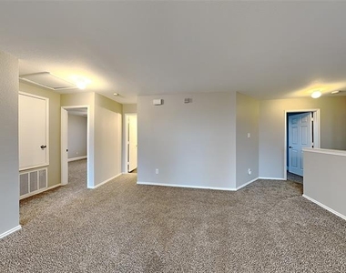 1405 Evergreen Street - Photo Thumbnail 13