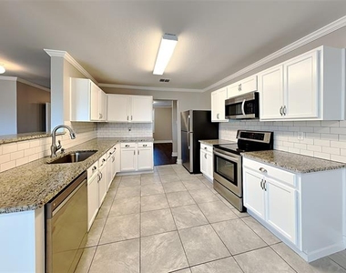 1405 Evergreen Street - Photo Thumbnail 4