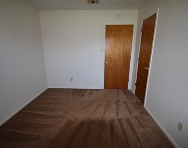 514 Pecan Street - Photo Thumbnail 6