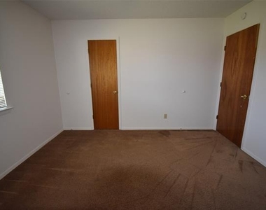 514 Pecan Street - Photo Thumbnail 9