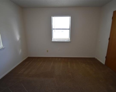 514 Pecan Street - Photo Thumbnail 10