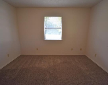 514 Pecan Street - Photo Thumbnail 7