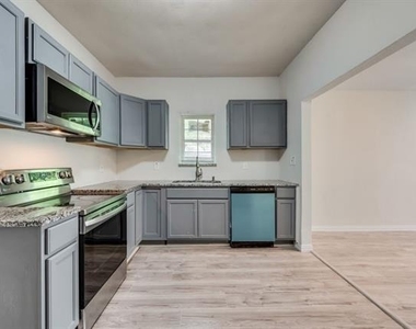 2704 Rosen Avenue - Photo Thumbnail 7