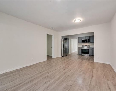 2704 Rosen Avenue - Photo Thumbnail 2