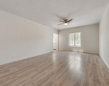 2704 Rosen Avenue - Photo Thumbnail 8