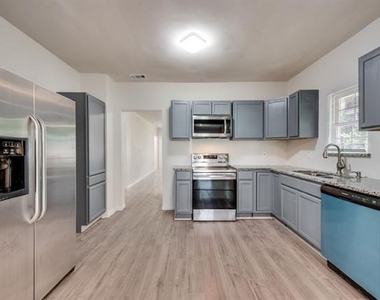 2704 Rosen Avenue - Photo Thumbnail 5