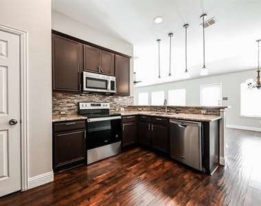 502 Dover Park Trail - Photo Thumbnail 5