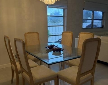 8934 Sunnywood Place - Photo Thumbnail 7
