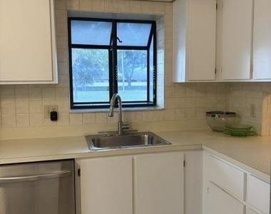 8934 Sunnywood Place - Photo Thumbnail 5