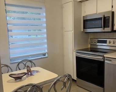 8934 Sunnywood Place - Photo Thumbnail 4