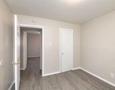 2408 Meyers Street - Photo Thumbnail 7