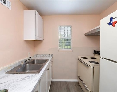 2408 Meyers Street - Photo Thumbnail 4