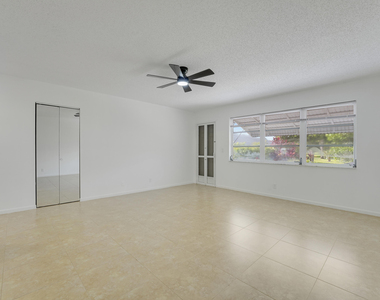 1142 W Circle Ter Terrace W - Photo Thumbnail 14