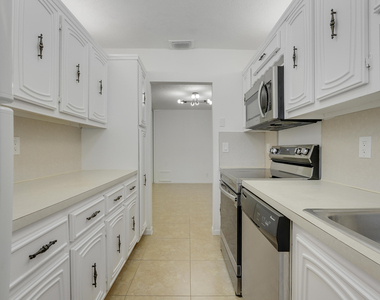 1142 W Circle Ter Terrace W - Photo Thumbnail 11