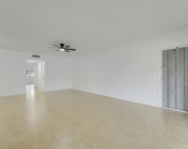 1142 W Circle Ter Terrace W - Photo Thumbnail 3