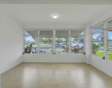 1142 W Circle Ter Terrace W - Photo Thumbnail 2
