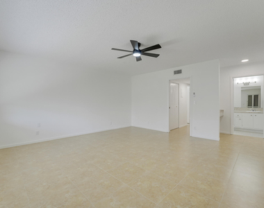 1142 W Circle Ter Terrace W - Photo Thumbnail 15