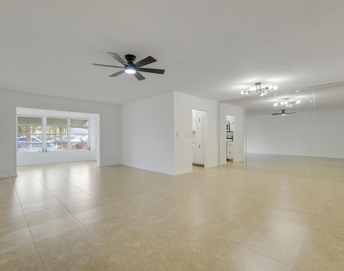 1142 W Circle Ter Terrace W - Photo Thumbnail 5