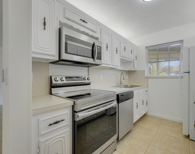 1142 W Circle Ter Terrace W - Photo Thumbnail 9