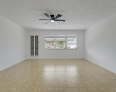 1142 W Circle Ter Terrace W - Photo Thumbnail 13