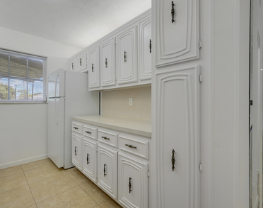 1142 W Circle Ter Terrace W - Photo Thumbnail 10