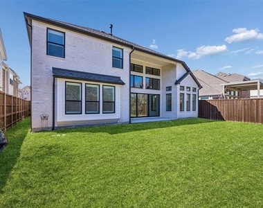 4913 Meadow Creek Drive - Photo Thumbnail 32