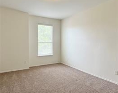 2260 Stonebrook Lane - Photo Thumbnail 6