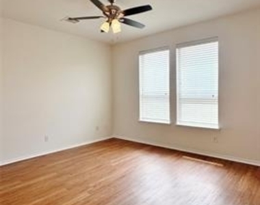 2260 Stonebrook Lane - Photo Thumbnail 2