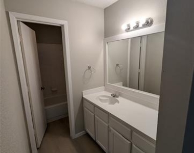 819 B Betty Court - Photo Thumbnail 6
