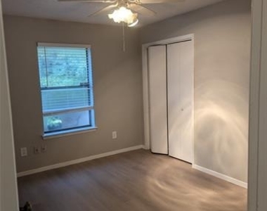 819 B Betty Court - Photo Thumbnail 4